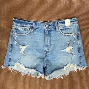 Abercrombie distressed high rise mom short